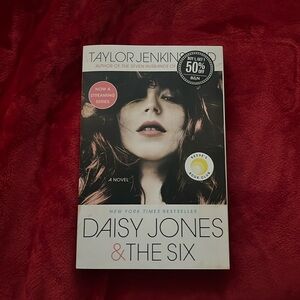 Daisy Jones & The Six Novel